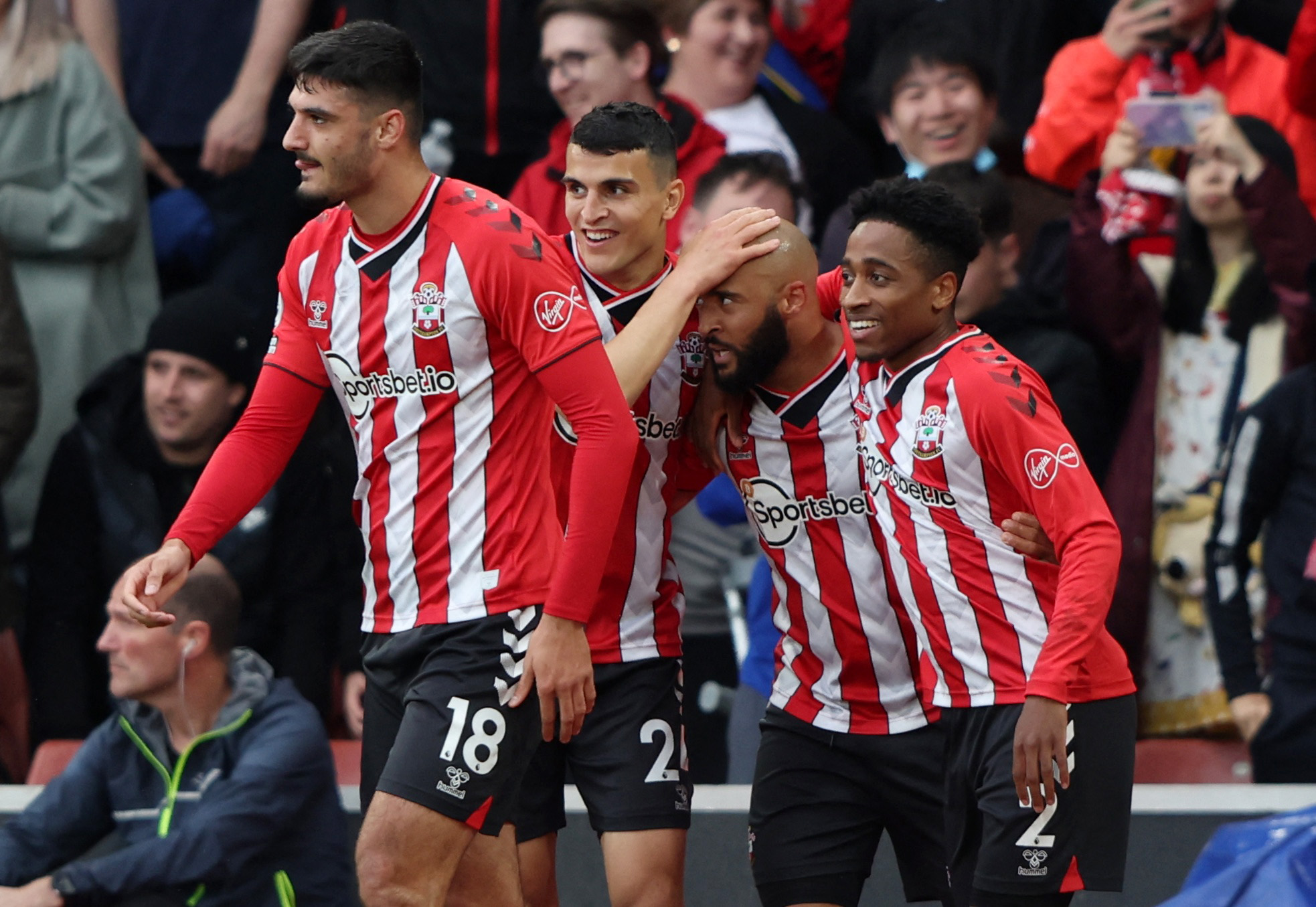 “举重之乡”托举生命重量 一份特殊“伴手礼”递出城市暖心名片