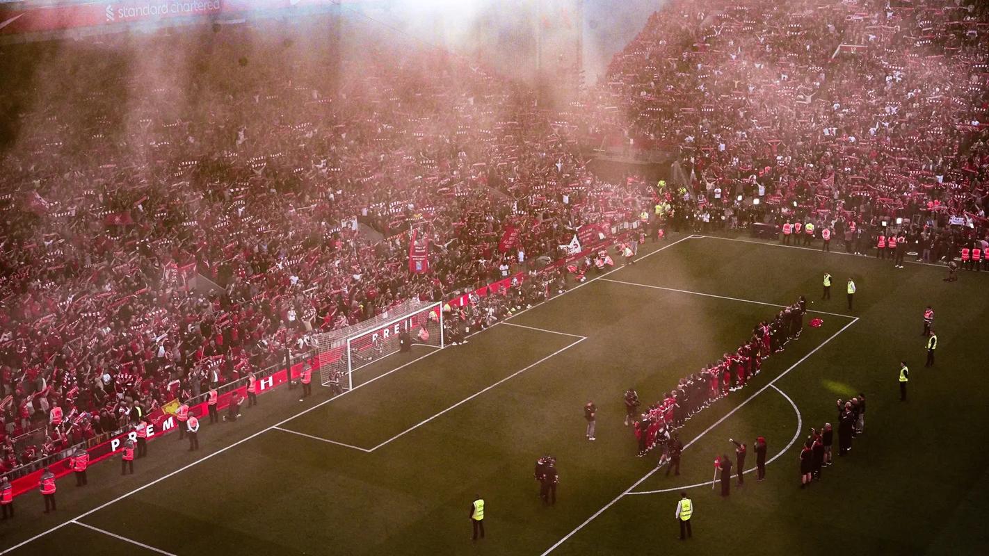 荷媒：阿贾克斯总监和滕哈格进行了长时间交谈，希望他二进宫