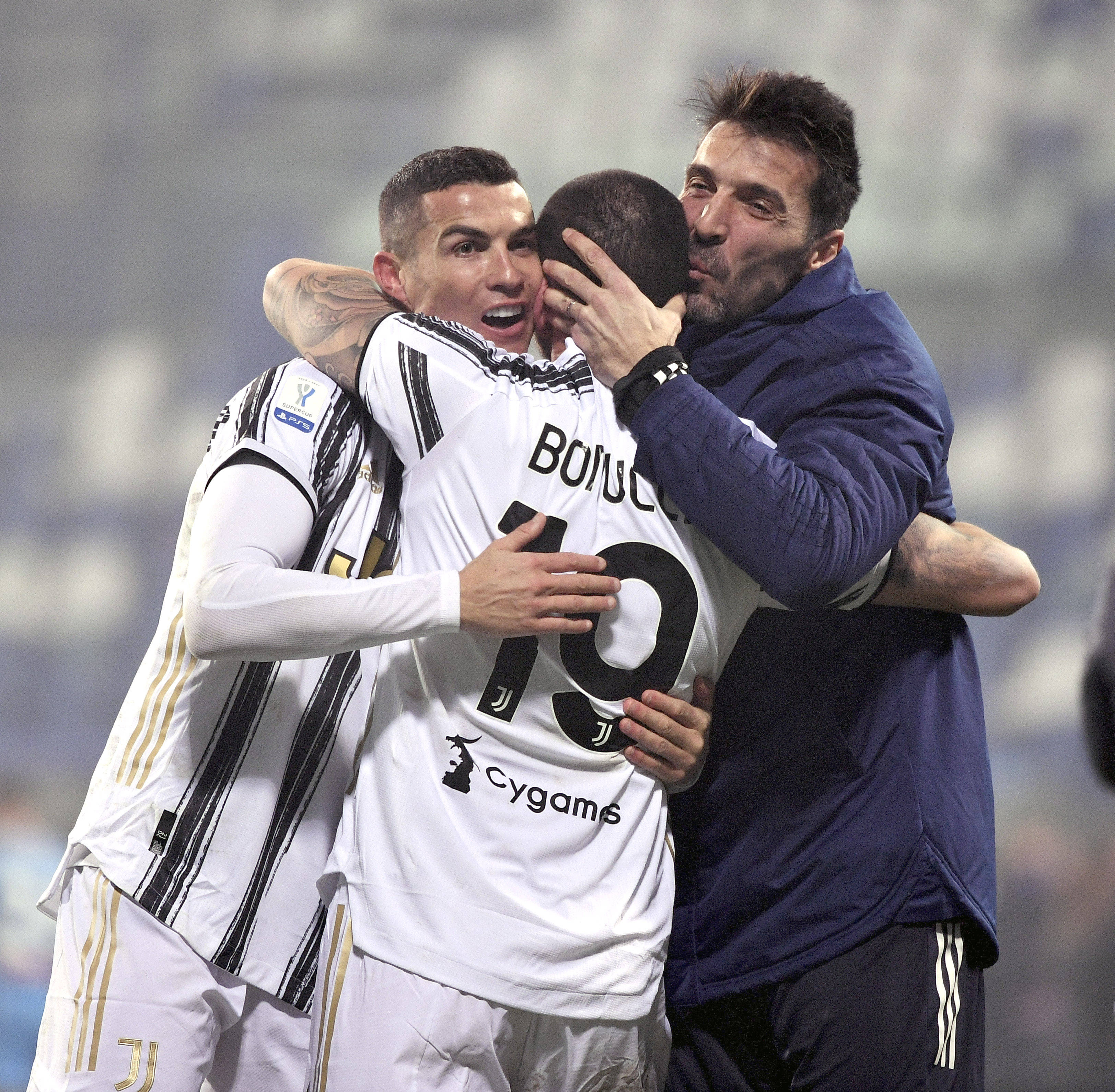 梅西：我们是冠军！感谢阿尔巴和布斯克茨在这段冒险中陪伴我