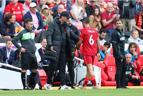 热议汪士钦红牌：对方踢人很隐蔽；染红动作太业余，狂性大发