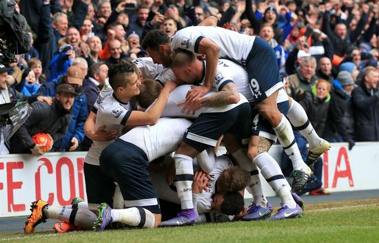 官方：纽卡斯尔联与17岁后卫埃皮亚签下职业合同