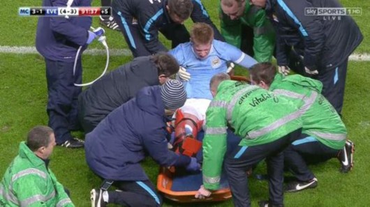 今晚，上海海港门将颜骏凌首发出场，迎来了他代表俱...